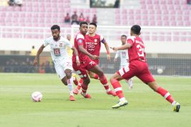 Yakob Sayuri mencetak hattrick saat Malut United bungkam Persis Solo skor 3-1