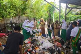 DLH Tangerang imbau warga pilah sampah sebelum dijemput petugas