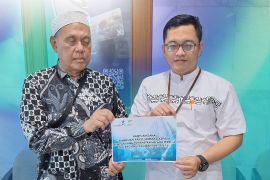 Bank Kalsel serahkan paket sembako kepada penyandang tunanetra se-Kalsel