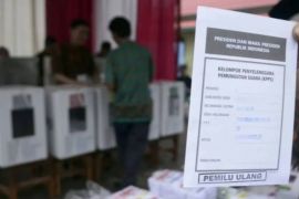 Bawaslu Pesawaran minta jajaran pengawas tidak berpihak pada paslon