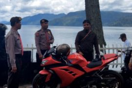 Personel Polres Simalungun patroli di tujuh lokasi wisata Parapat