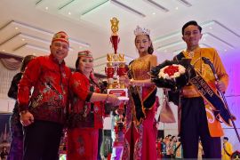 Ikhsan dan Mutiara dinobatkan sebagai Jagau dan Bawi Kameluh