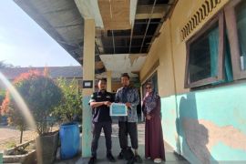 PT Timah Serahkan Bantuan untuk Madrasah Ibtidaiyah Darul Jannah Karimun