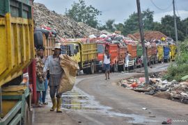 Volume sampah warga Bekasi meningkat usai libur Lebaran