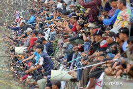 Mancing massal di Kabupaten Bogor sebagai ajang halalbihalal warga