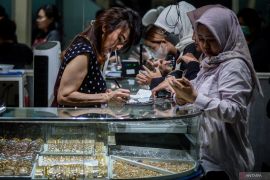 Harga Emas Senin: UBS Naik Tajam, Antam dan Galeri24 Stabil