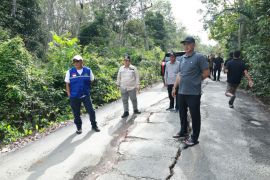 Bupati HSU beri perhatian khusus Jalan Panangian-Banjang
