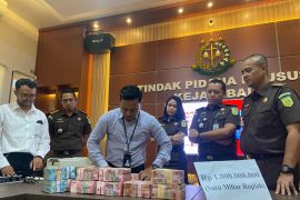 Kejati Bali sita uang Rp1 miliar milik Kadis DPMPTSP Buleleng