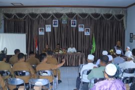 Wabup HSS pimpin rapat rencana pembangunan jembatan Tambangan-Habirau