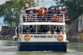 Kunjungan wisman awal musim selancar di Mentawai Page 2 Small