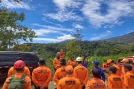 Tim SAR gunakan drone thermal cari orang hilang di hutan Jambi