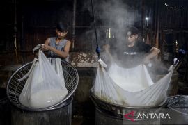 Industri tahu terdampak kenaikan harga kedelai