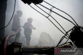 Kebakaran gudang suku cadang mobil Tangerang