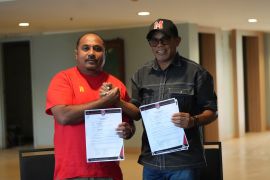 Beri kontribusi, Malut United perpanjang kontrak Imran Nahumarury dan Yeyen Tumena