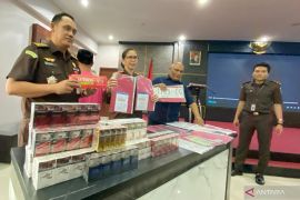 Kejari Garut proses hukum seorang pengedar rokok ilegal