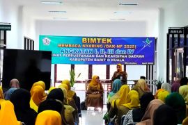 Dispersip Batola terima bantuan 30 perpustakaan desa dari pusat