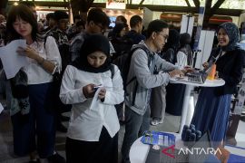 Warga Bandung manfaatkan pameran karir ITB di tengah upaya nasional ciptakan 17 Juta lapangan kerja