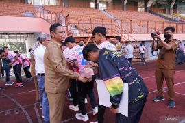 Pemkab Bekasi lepas keberangkatan tim U-15 ke turnamen Barati Cup di Surabaya