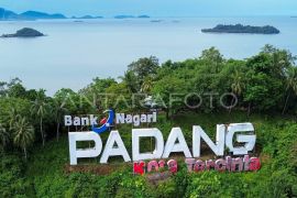 Jumlah kunjungan wisata selama libur Lebaran di Padang Page 1 Small