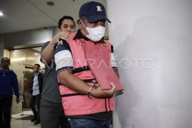 Tiga hakim ditetapkan tersangka kasus suap perkara di PN Jakpus Page 2 Small