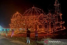 Pemkab Karimun jaga tradisi melayu lewat Festival Lampu Hias