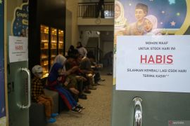 Emas Antam turun hari ini Rp1,965 juta per gram