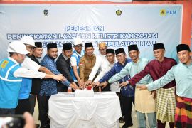 Gubernur Ansar resmikan layanan listrik 24 jam di Selat Gelam Karimun