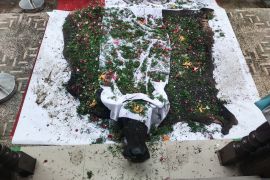 Prosesi pengukuhan gelar adat besar melalui menginjak kepala kerbau