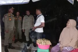 Satpol PP Papua tertibkan 50 PKL berjualan di trotoar