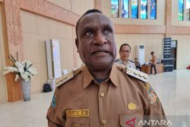 Bupati Pegaf: Jaminan sosial pekerja rentan terkendala efisiensi