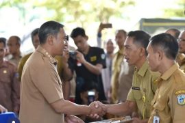 Pacitan kukuhkan Satgas Linmas Kecamatan perkuat perlindungan warga