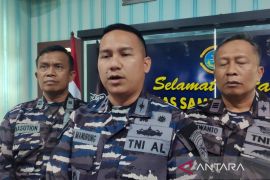TNI AL kirim kapal perang untuk suplai logistik ke Pulau Enggano