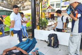 Wanita meninggal dunia di halte bus Pekanbaru, diduga karena sakit