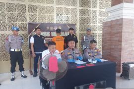 Polres Jembrana-Bali tangkap pencuri barang elektronik di pura