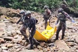 Tim DVI identifikasi  jenazah Ferdina Buma ditemukan di Kali Kum