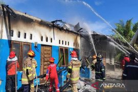 Barak delapan pintu di Palangka Raya ludes terbakar