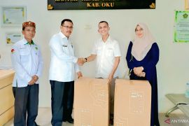 Kemenag OKU bagikan koper 254 calon haji