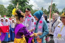 Wabup Konsel : Semangat gotong royong perlu digalakkan untuk membangun desa