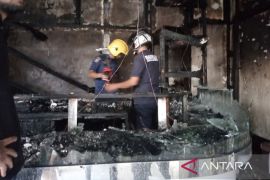 Satu toko emas di Kota Selatpanjang ludes terbakar, nyaris merambat ke toko lain