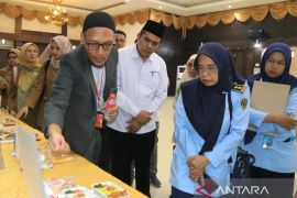 Maskapai Lion Air sajikan menu Nusantara bagi calon haji Embarkasi Padang