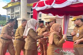 Kotabaru Regent asks civil servants to improve work discipline