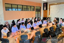 Pengurus baru LPTQ gelar rapat internal bersama seluruh camat di Kotabaru