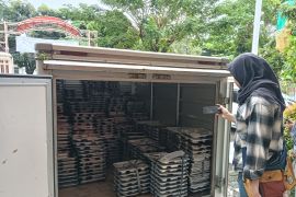 Ulat buah ditemukan di wadah MBG SMP di Semarang