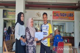 Lagi, pengunjung pasar Panyabungan dapat hadiah kejutan dari pengelola Pasar Baru Panyabungan