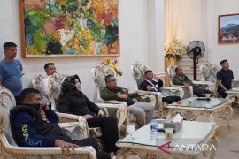 Pemkot Padang Panjang minta pemilik bongkar bangunan liar di bekas relokasi penampungan Pasar Pusat