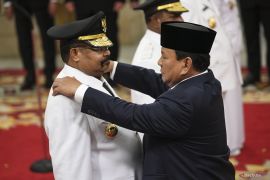Politik kemarin, Prabowo Subianto menandatangani UU TNI hingga Dasco bertemu elit PKS