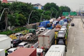 Ruas Jalan Pelabuhan Tanjung Priok macet, 8 Ruas Jalan dan 4 Pintu Tol Terimbas