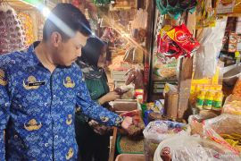 Stok kedelai cukup untuk sepekan di Cianjur meski harga naik, Diskuperdagin lakukan koordinasi