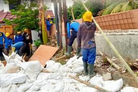 Roboh, DPUPR Kota Tangerang rehabilitasi turap di Kali Cantiga