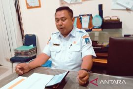 Mantan Bupati Supiori kembalikan dua kendaraan dinas